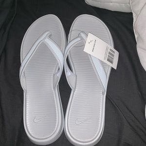 nike celso flip flops